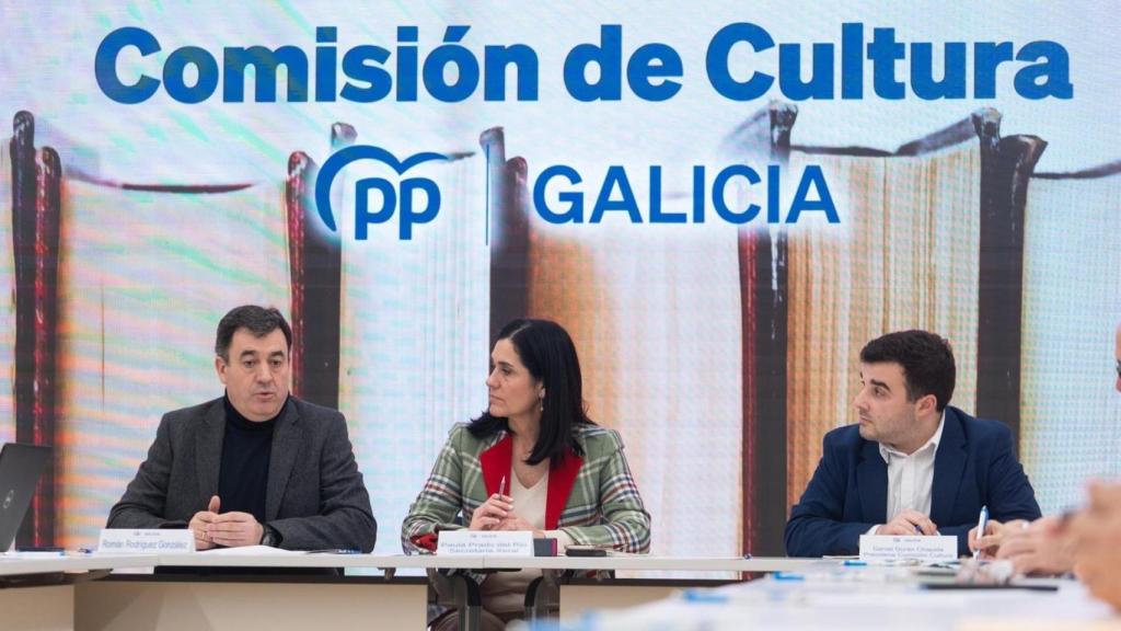 Román Rodríguez, Paula Prado y Daniel Chapela en la comisión de Cultura del PPdeG