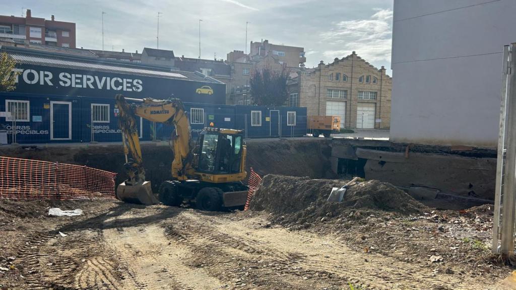 Un solar donde se construirán 23 viviendas de alquiler asequible en El Arrabal, en Zaragoza