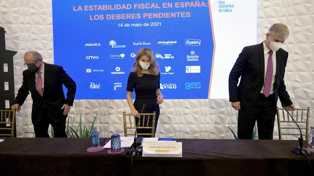 Yolanda Díaz, durante la presentación del libro de Santiago Lago (a la derecha de la imagen), en La Coruña.