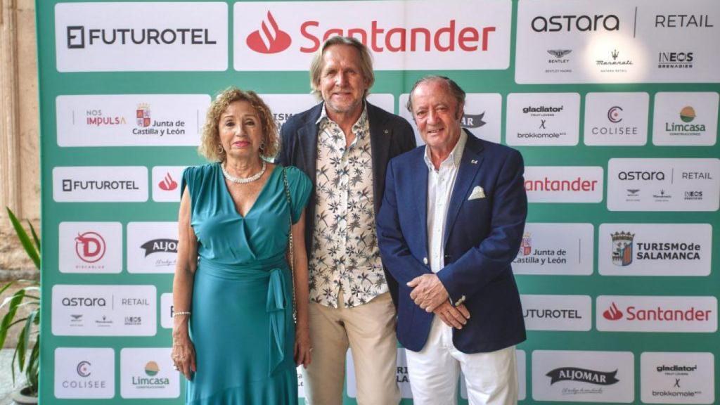 Schuster junto a Eustaquio Andrés y su señora en La Valmuza Golf