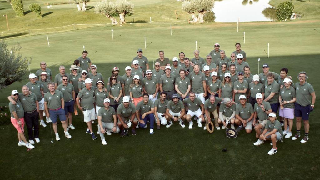 Bernd Schuster, con los participantes en el torneo en La Valmuza Golf