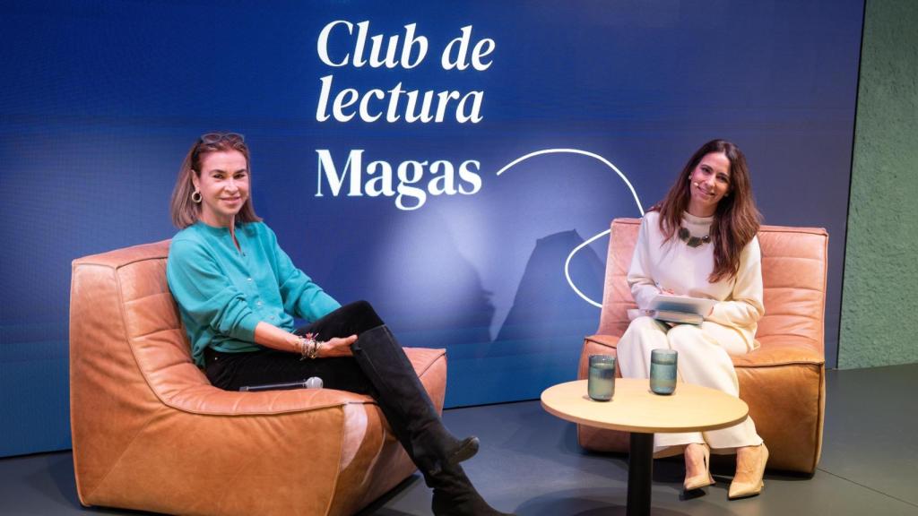 Carmen Posadas y Ana Núñez-Milara, luciendo conjunto de Don Algodón, durante el encuentro.