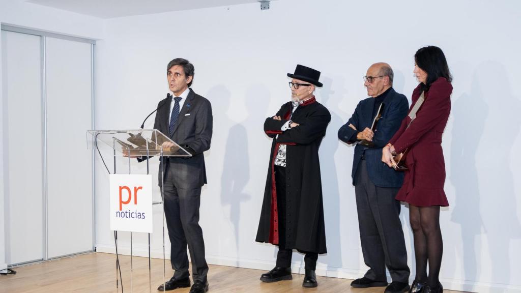 José María Álvarez-Pallete, presidente ejecutivo de Telefónica, junto a Pedro Aparicio (PR Noticias), Luis Abril y Eva Fernández (Telefónica)