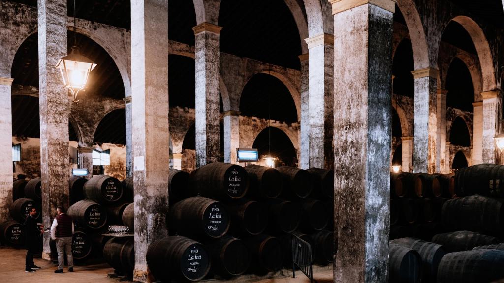 Interior de las bodegas Lustau en Jerez de la Frontera.