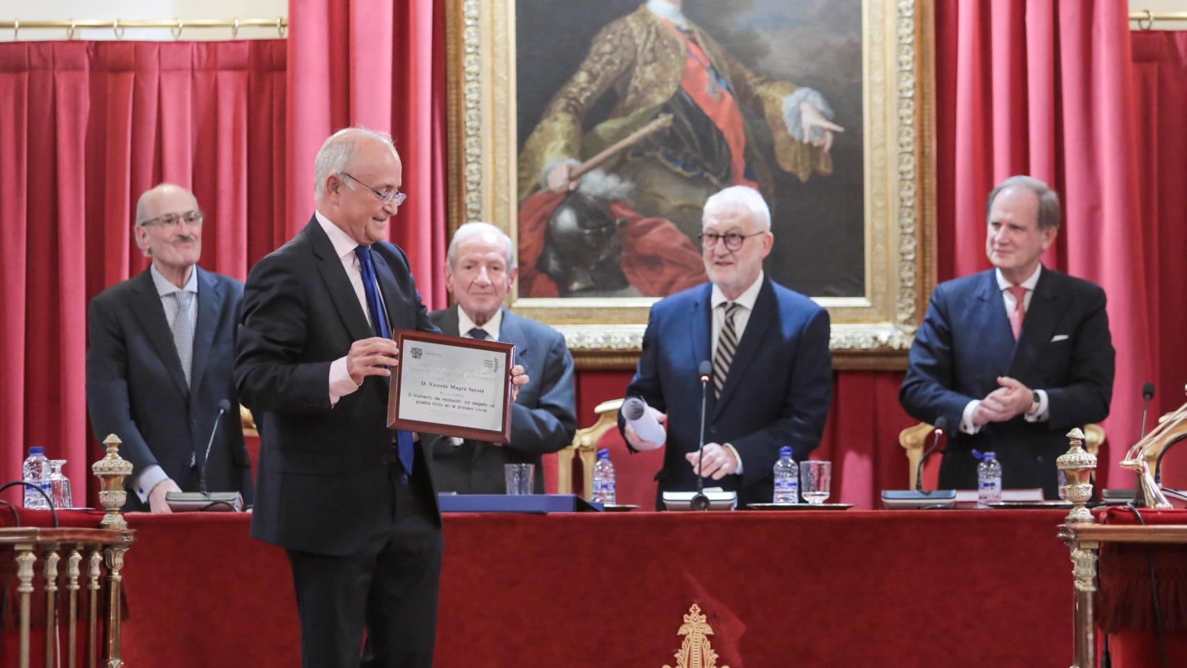 Vicente Magro gana el primer premio Vicente Gimeno Sendra para mejorar el tratamiento de la prueba ilícita