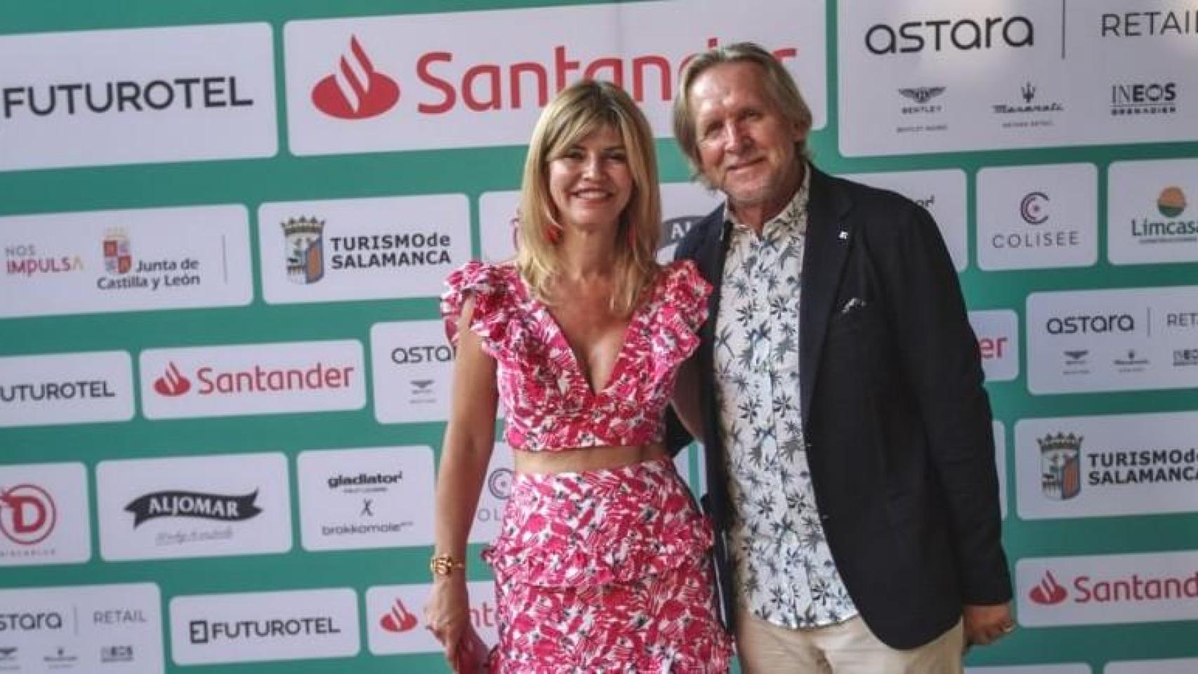 Bernardo Schuster, con su mujer, la salmantina Elena Blasco, promociona Salamanca con el golf