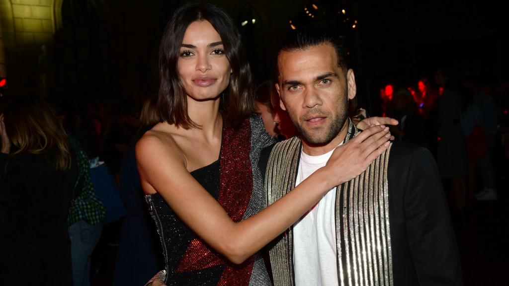 Joana Sanz y Dani Alves en la Paris Fashion Week en 2018