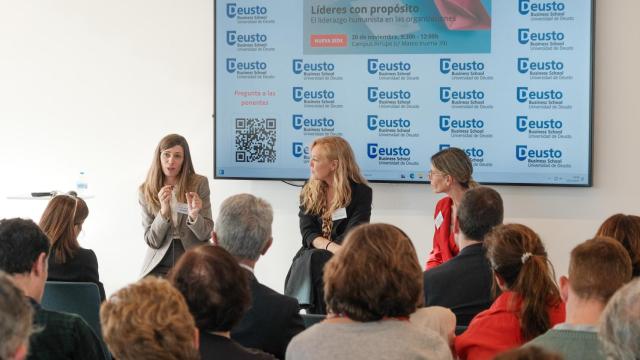 De izq. a dcha.: Vanesa Berrido (Danone), Eva Carmona (Leroy Merlin) y Marta Aguilar (Deusto Business School)