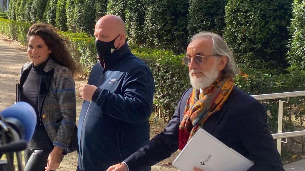 El empresario Álvaro Romillo, junto a sus abogados, en la Audiencia Nacional.