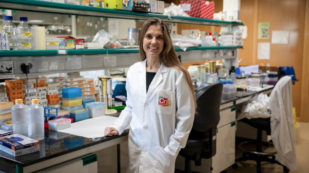 Meritxell Rovira en su laboratorio para investigar el cáncer de páncreas.