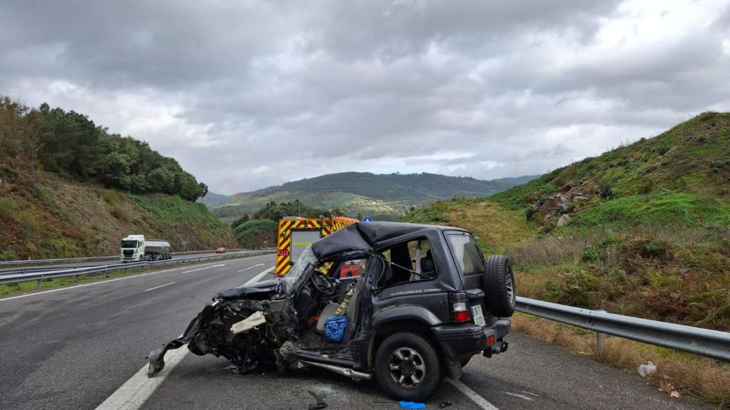 Fallece un hombre de 73 años tras chocar contra un camión en Cenlle (Ourense)