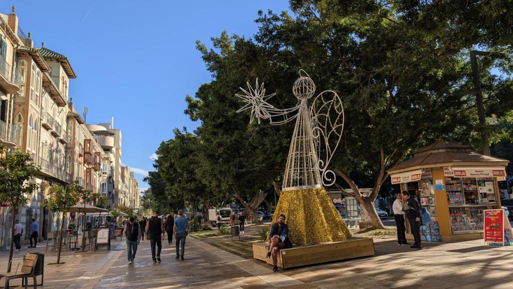 Un angelito, en la Alameda Principal de Málaga.