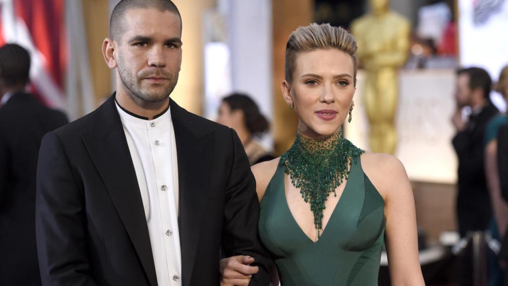 Scarlett Johansson junto a Romain Dauriac, en una imagen de archivo.