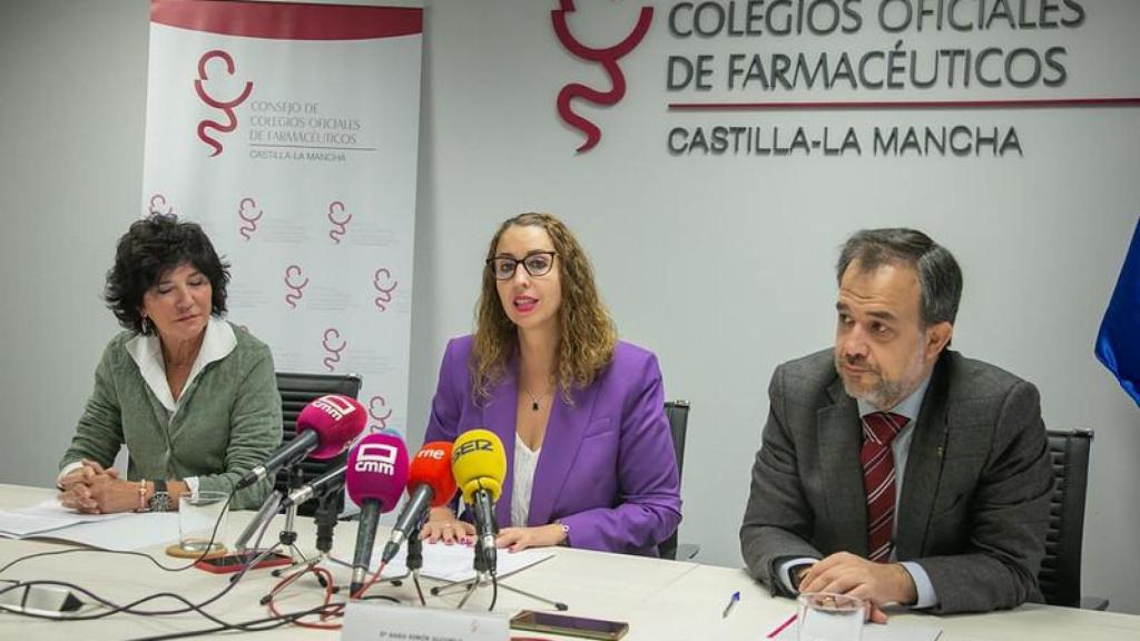 Presentación de la campaña 'No estás sola, consulta a tu farmacéutico o farmacéutica'.