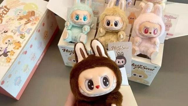 Labubu, el peluche que está arrasando en las redes sociales y el mercado.