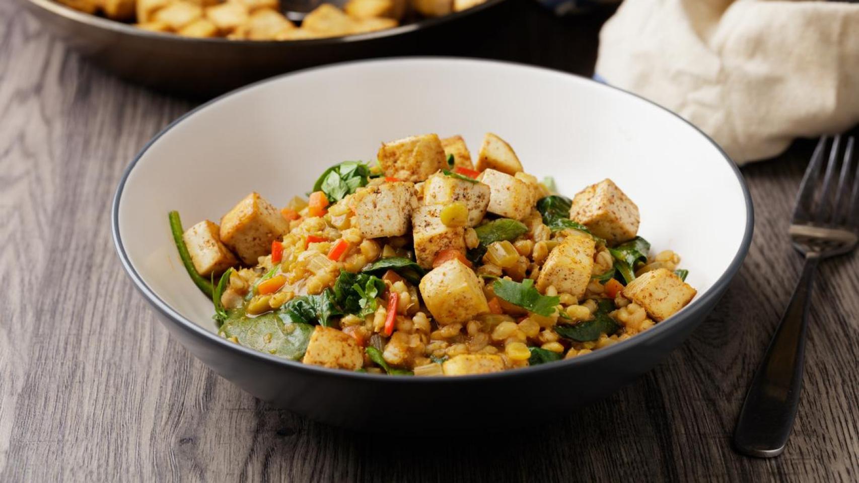 Timbal de garbanzos con espinacas y bacalao.