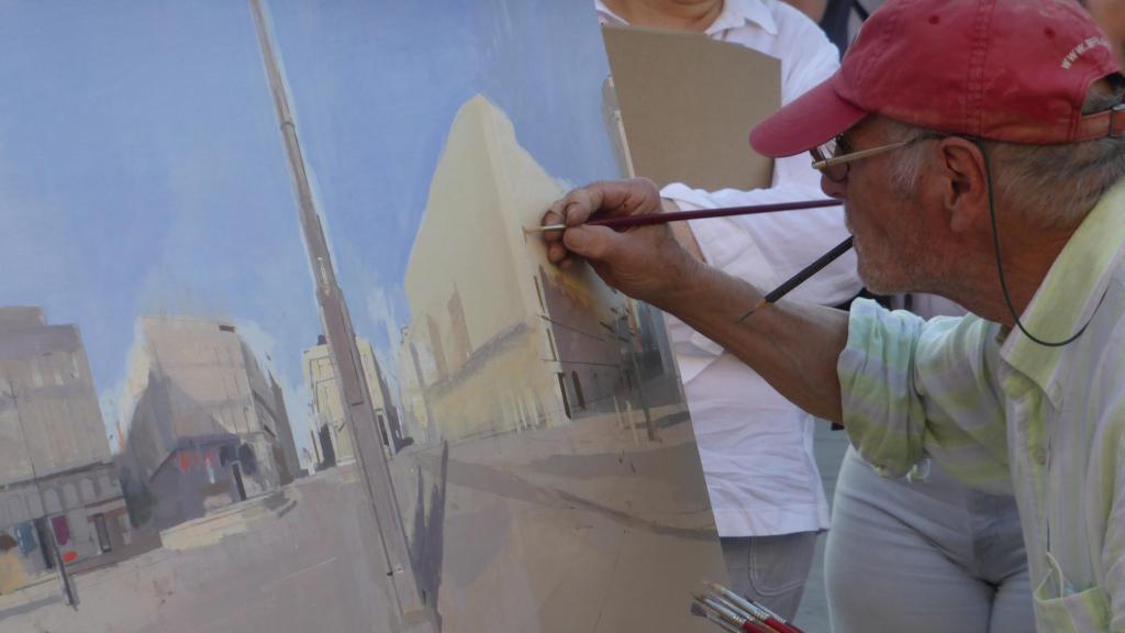 Antonio López pintando en la Puerta del Sol en julio de 2021. Foto: Carlos Teixidor Cadenas