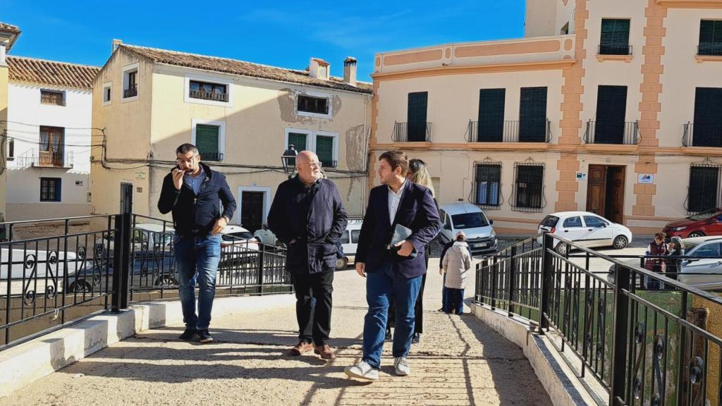 Nacho Hernando llegando al Ayuntamiento de Letur.