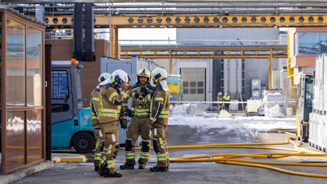 Los bomberos de Toledo lograron que no se produjeran nuevas deflagraciones y que el fuego no se extendiera al resto de la planta.