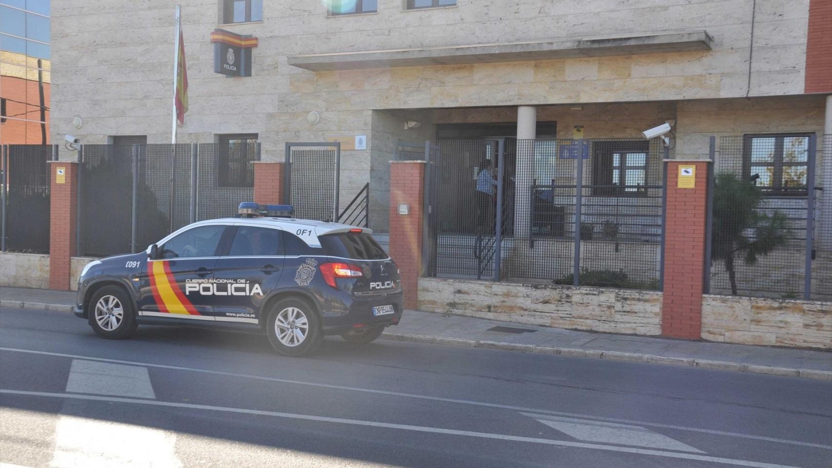 Un coche de la Policía Nacional en Valdepeñas.