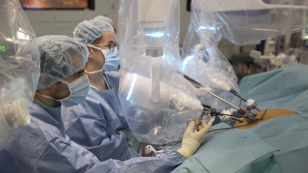 Tecnología de Rob Surgical, en una operación en el Hospital Clínic de Barcelona.