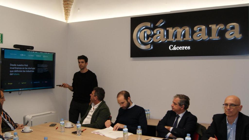 Miembros de Cáceres Investor Hub en una jornada en la Cámara de Comercio de Cáceres.