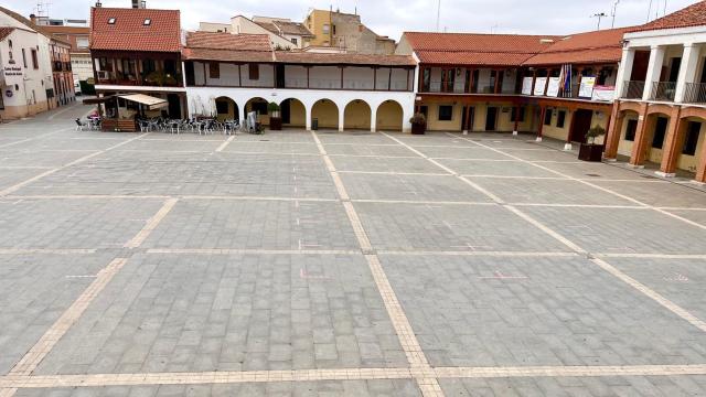 Imagen de la Plaza de la Constitución de Pinto antes de convertirse en un marcoparking.