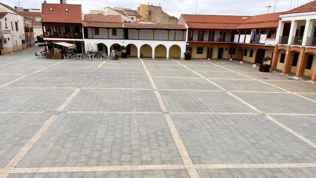 Imagen de la Plaza de la Constitución de Pinto antes de convertirse en un marcoparking.