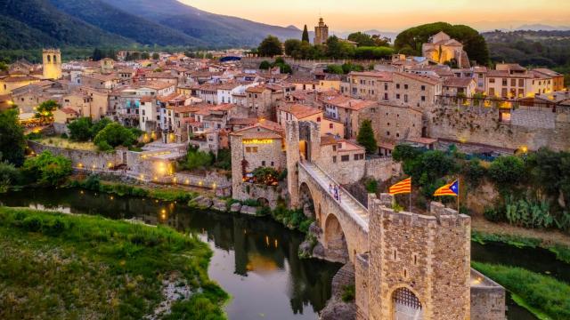 Puente medieval de Besalú, Girona.