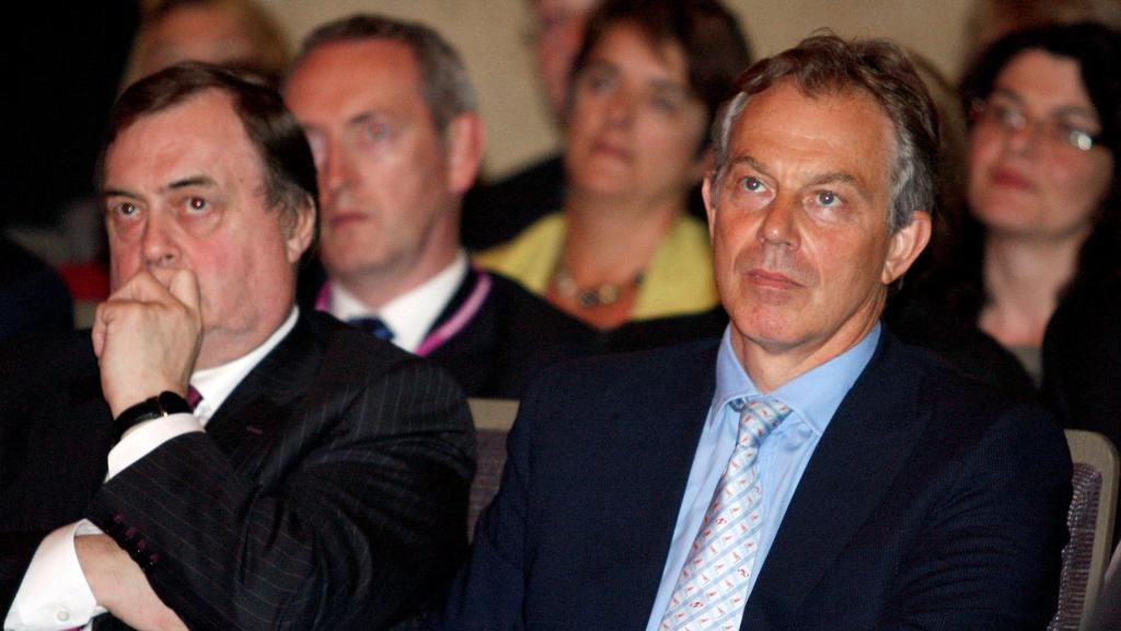 John Prescott (i)  y Tony Blair (d) en una imagen de archivo en junio de 2007.