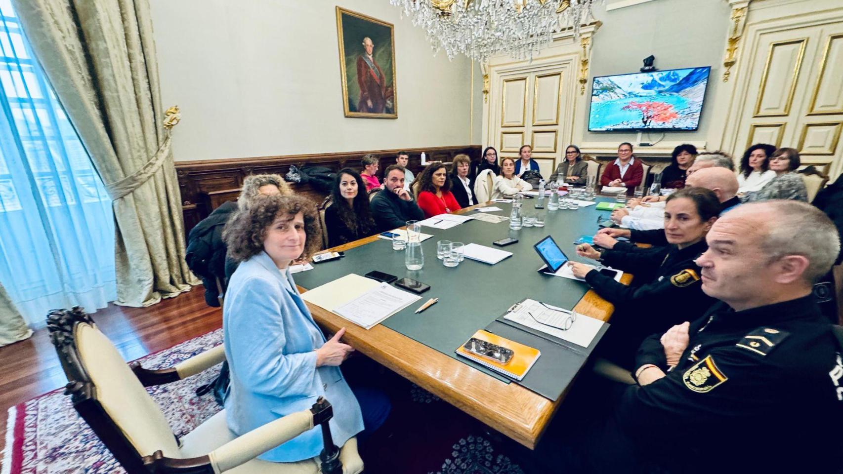 Reunión de la Mesa local contra la violencia de género de Santiago.