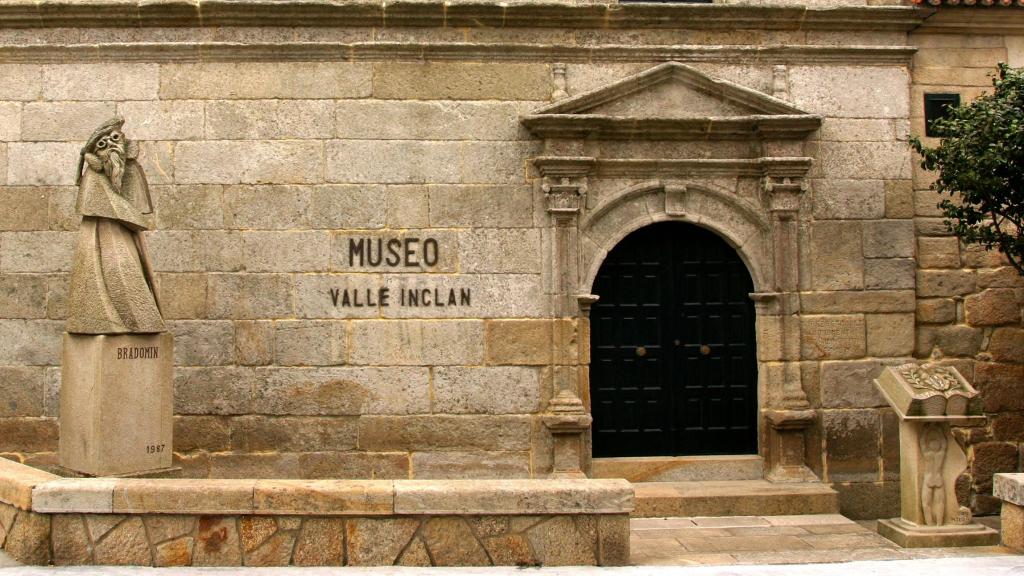 Entrada al Museo de Valle-Inclán en Pobra do Caramiñal (A Coruña)