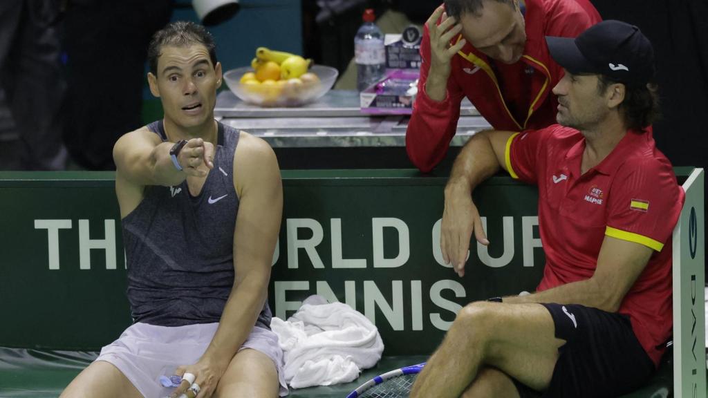 Rafa Nadal y Carlos Moyá, durante uno de los entrenamientos de Copa Davis