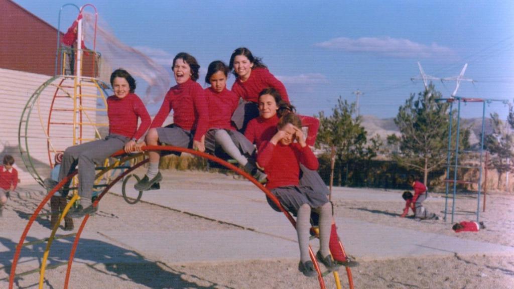 Alumnos en el antiguo recreo del Colegio.