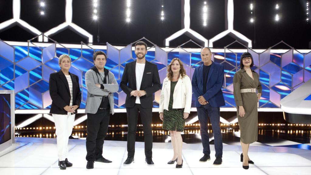 Rodrigo Vázquez y Paz Herrera, Orestes Barbero, Ruth de Andrés, Lilt Manukyan y  Erundino Alonso, los cazadores del programa.