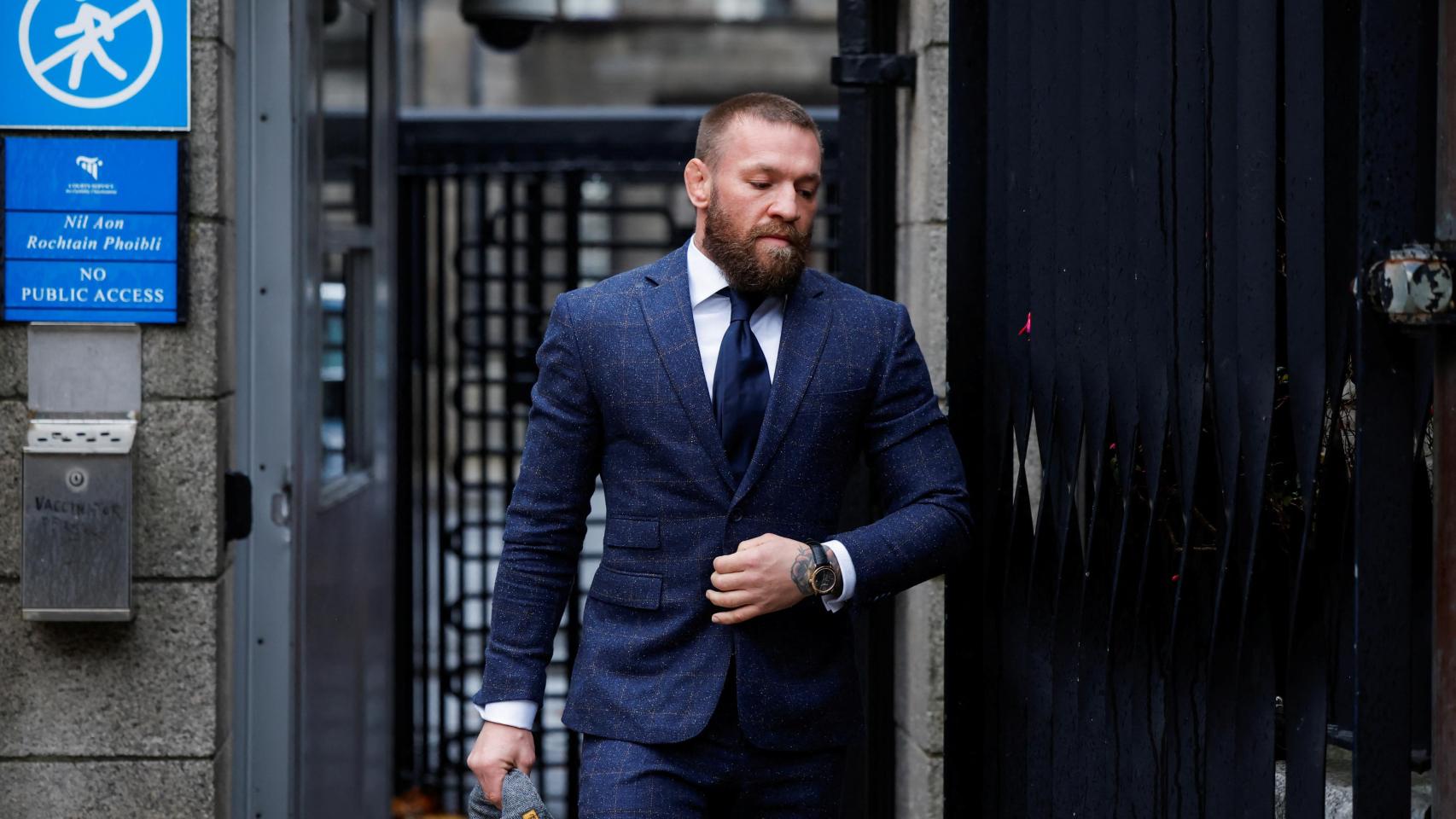 Conor McGregor llega al juzgado en la acusación por violar a una mujer en 2018.