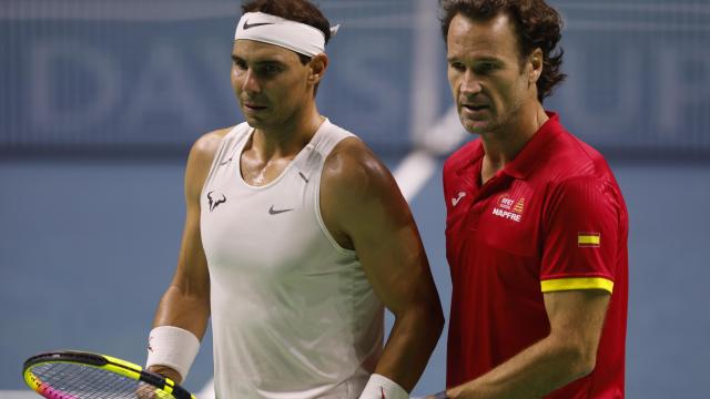 Rafa Nadal y Carlos Moyá, en uno de los entrenamientos de la Copa Davis