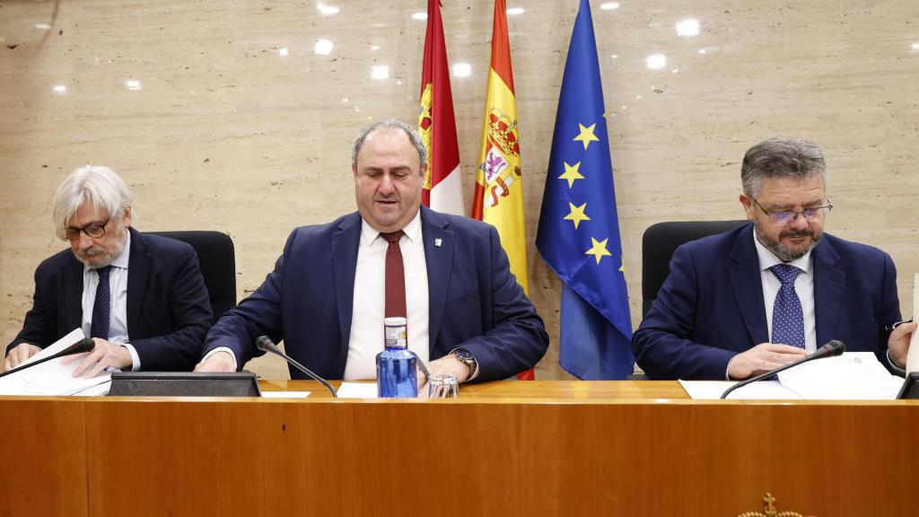 Comparecencia en las Cortes de Castilla-La Mancha del consejero de Agricultura, Ganadería y Desarrollo Rural, Julián Martínez Lizán.