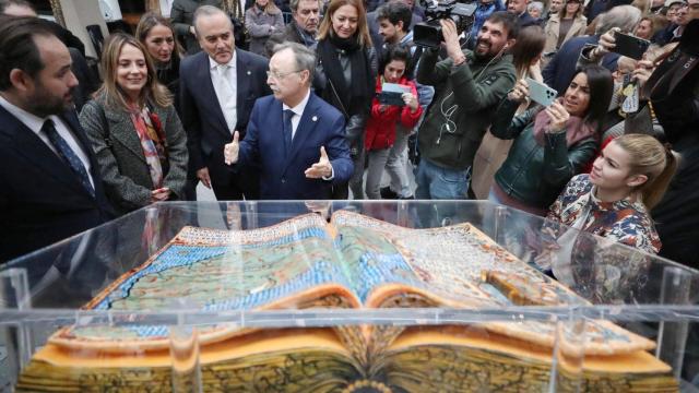 El gran libro de la Tábula Rogeriana es la nueva joya cerámica de Talavera.