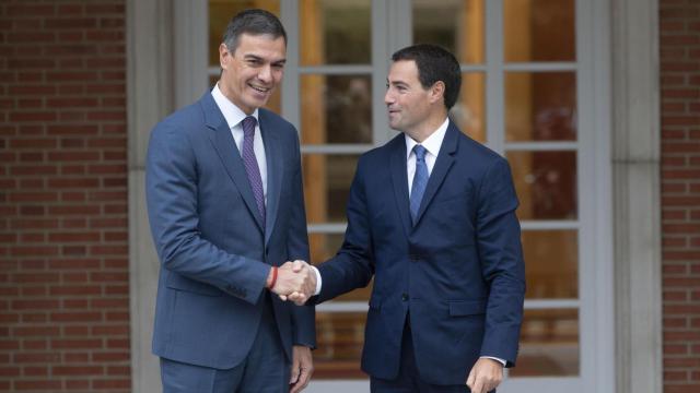 Pedro Sánchez, presidente del Gobierno, e Imanol Pradales, lehendakar de País Vasco.