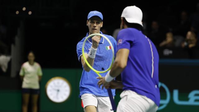 Jannick Sinner (izda) y su compañero Matteo Berrettini.