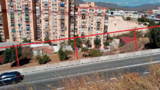 Así quedará colocada la barrera de 3 metros de alto en la Avenida Guerreo Strachan de Málaga.