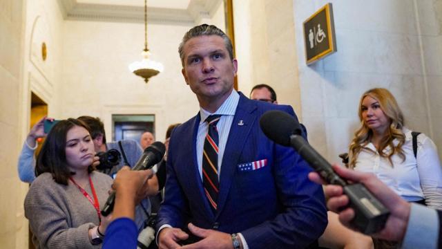 Pete Hegseth comparece, el pasado jueves, ante los medios convocados en el Capitolio.