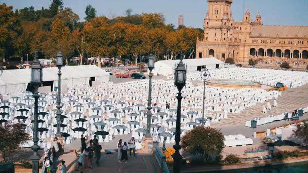 Imágenes aéreas del catering realizado para 4.000 médicos en la Plaza de España.