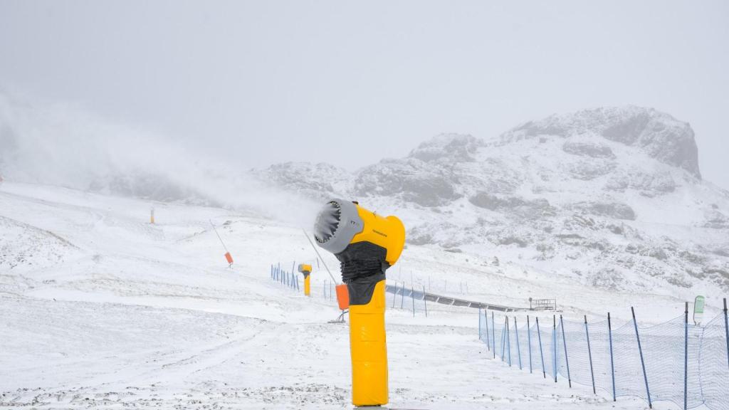 Los nuevos cañones para producir nieve ya han comenzado a funcionar aprovechando la bajada de temperaturas