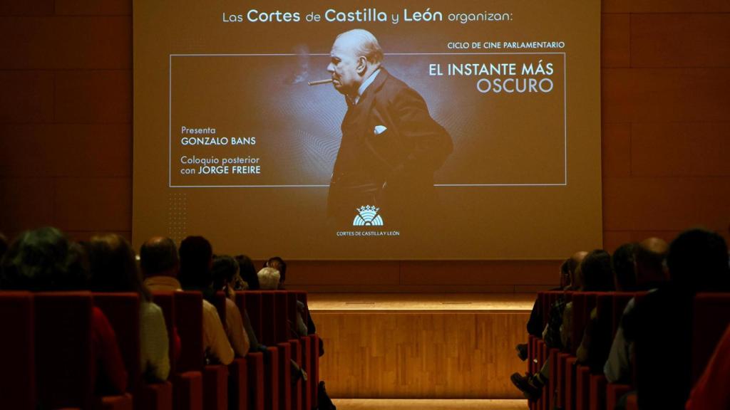 Las Cortes de Castilla y León han llenado de público, nuevamente, el Salón de Actos con la proyección de la tercera película del ciclo de cine parlamentario