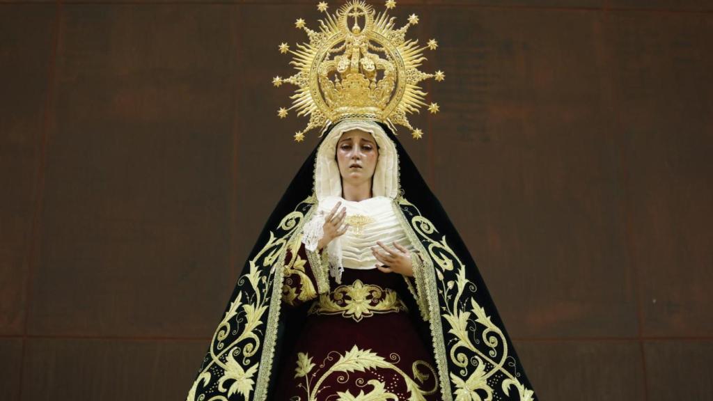 La talla de María Santísima de la Esperanza en su Soledad.