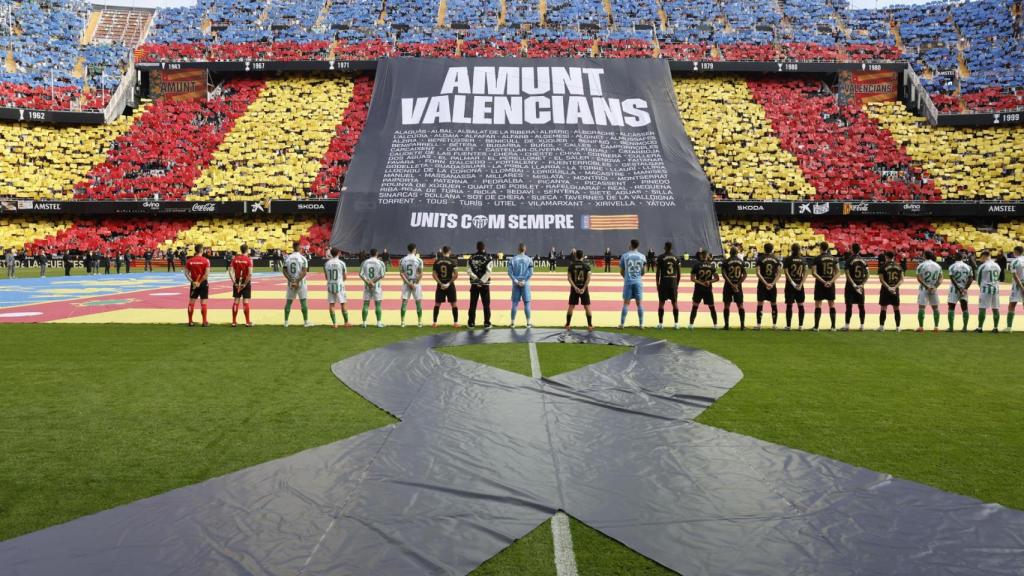 Minuto de silencio celebrado en Mestalla.