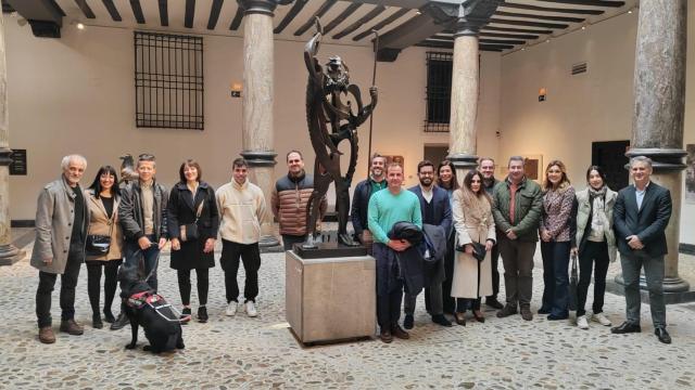 Los asistentes a la visita, en el museo Pablo Gargallo.