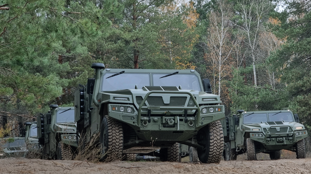 Uro VAMTAC del Ejército de Ucrania en los entrenamientos con Alakran